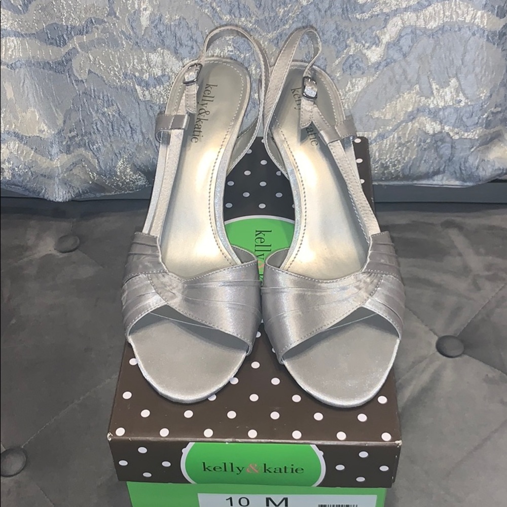 kelly & katie silver mindy heels